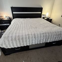 Black And Silver Bedroom Set