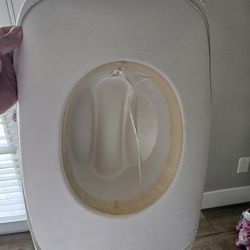 White cowgirl hat