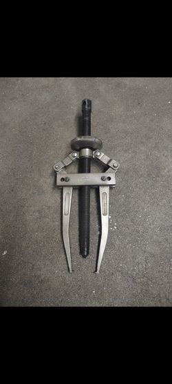 Snap On tools automotive gear puller