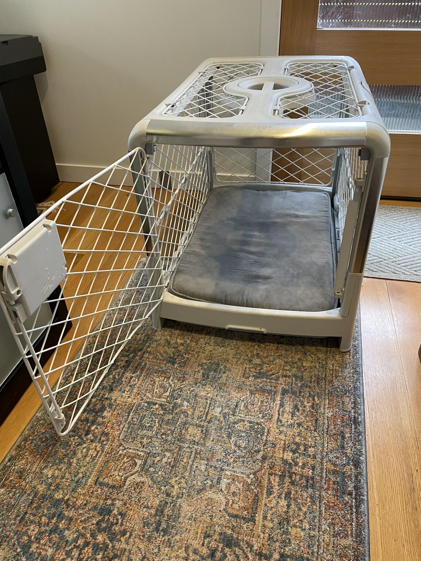 Diggs Revol Dog Crate, M for Sale in Seattle, WA OfferUp