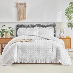 Full/Queen Size Ruffle Comforter Set, 3 Pieces - White