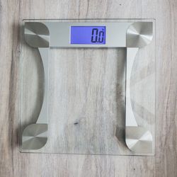 like new Taylor glass digital weight scale. works like it should