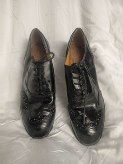 Women's Black Leather Wingtip Oxford Shoes