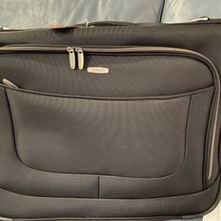 Embark Bifold Black Garment Travel Bag