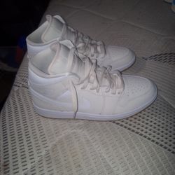 Air Jordan 1 Mid Phantom White. 