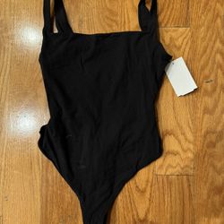 Skims square neck bodysuit fits everybody black size small