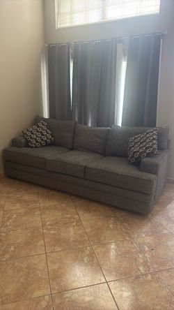 Grey couch (brand new like)