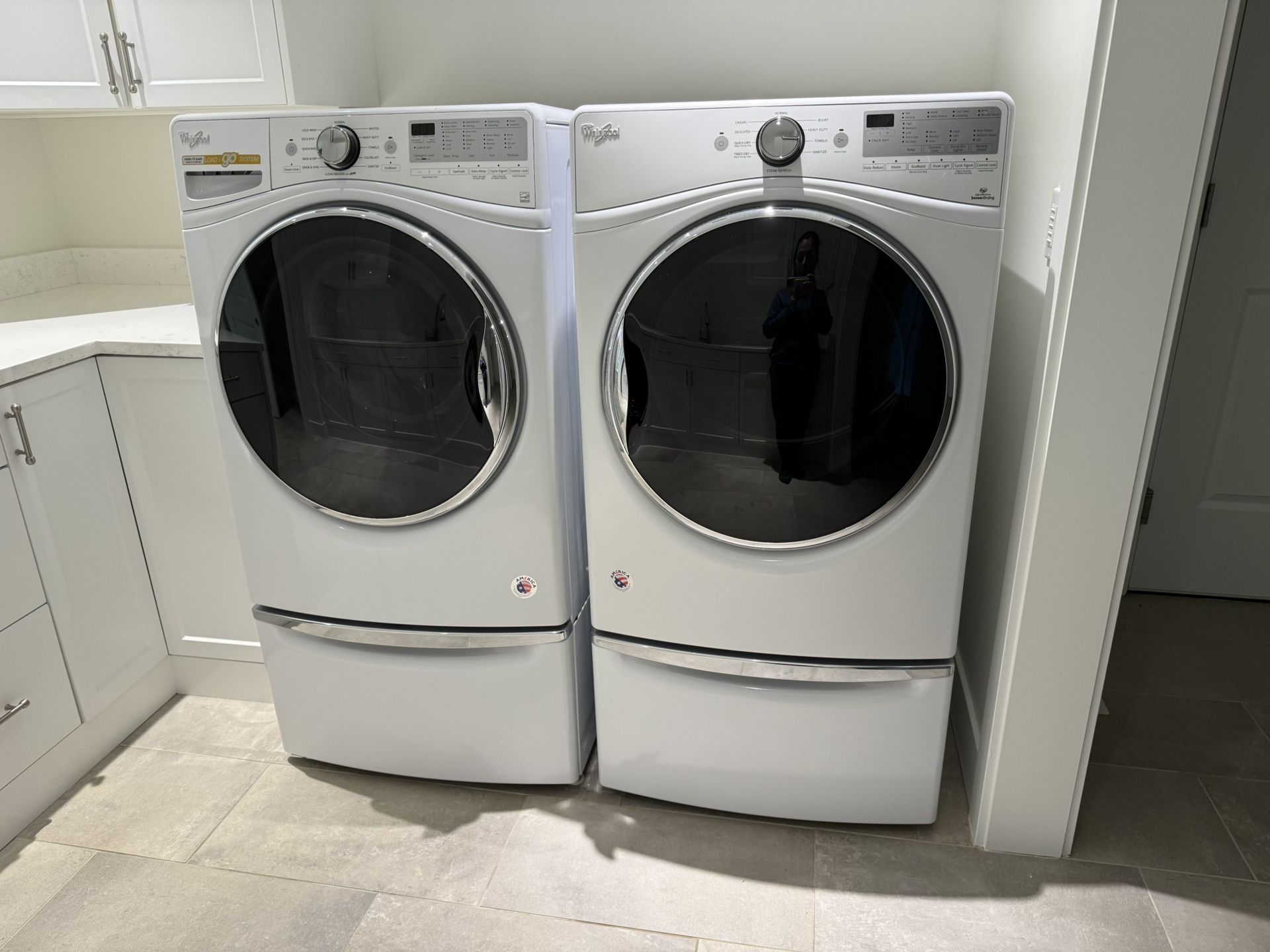 Whirlpool WASHER & DRYER & Pedestals