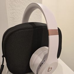 Beats Solo 4 Cloud Pink