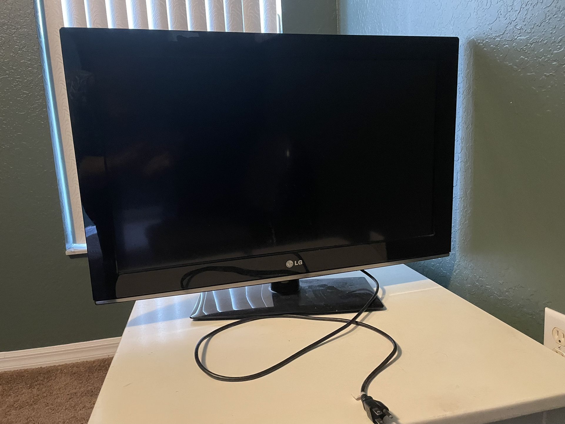 24” Not Smart TV