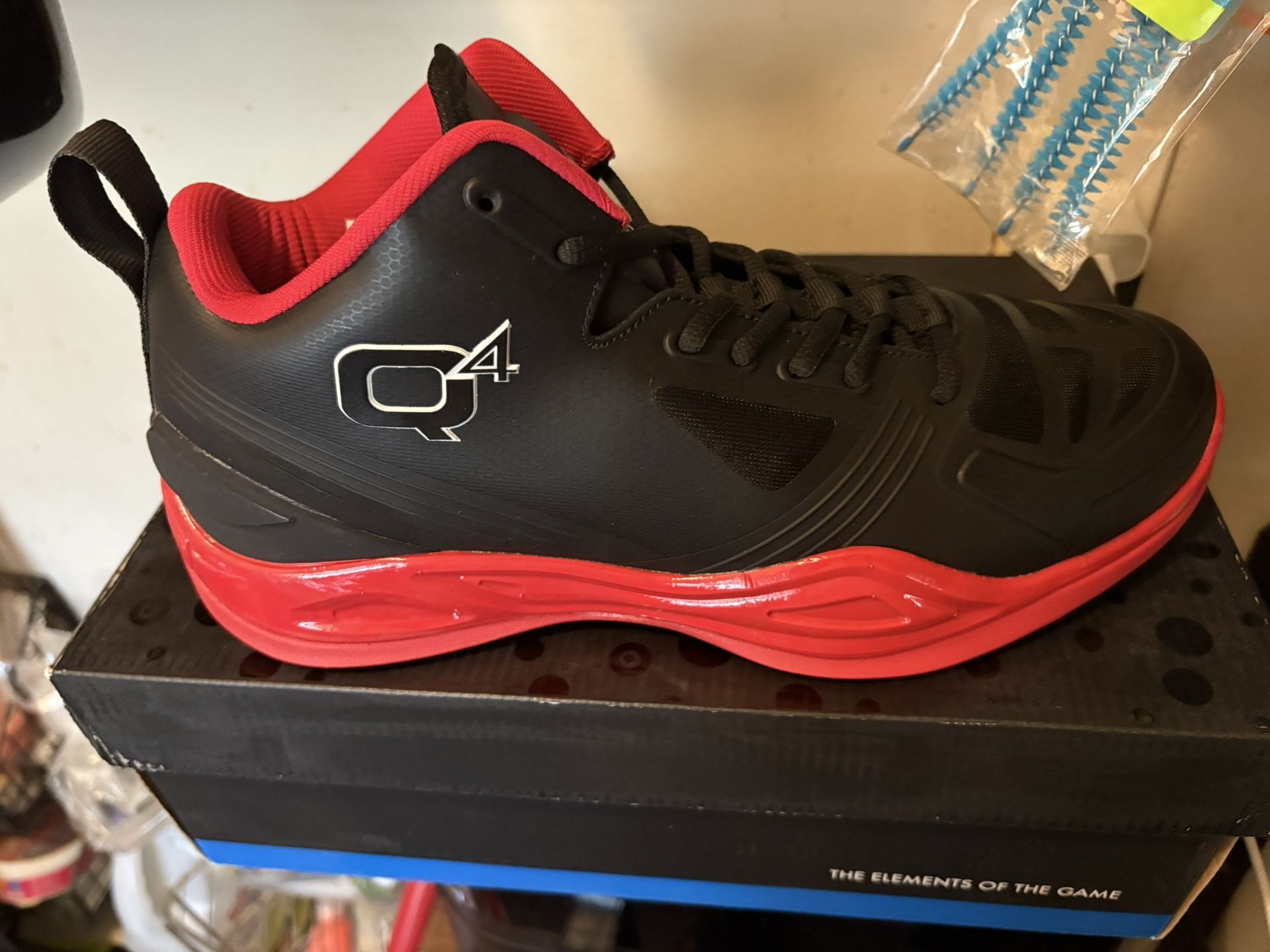 Brand New Basketball Sneakers New Size 10 Retail Is 13$$$)