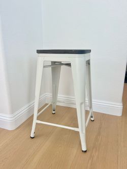 White Counter Height Stool Set (4)