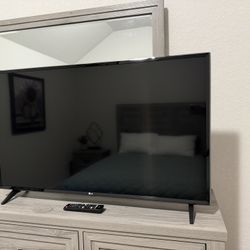 43” LG TV