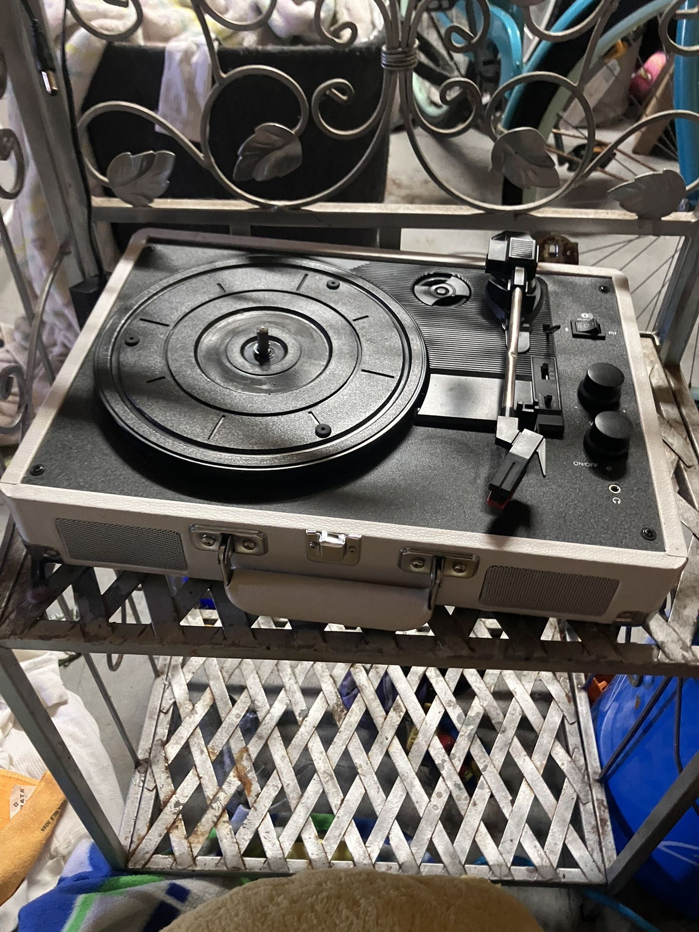 Crosley Vinyal Player- Incuded With Bluetooth And Speakers 