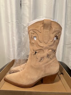 Dolce Vita Ladies Suede Cowboy Boots 🌸NEW, NEVER WORN🌸