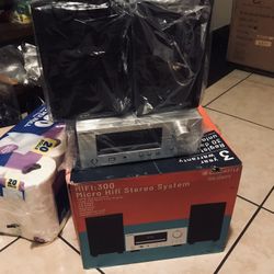 HIFI: 300 Micro Hifi Stereo System