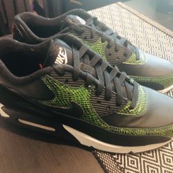 Nike Air Max “Size 10” (NEVER WORN BRAND NEW)