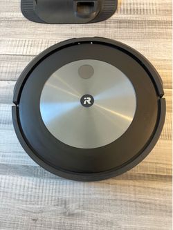 IRobot - Roomba J7 plus vacuum with self emptying base station