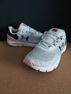 Under Armour HOVR Intake 6 - Women's Size 9 - In good condition
