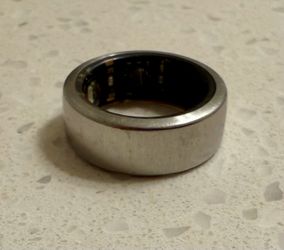 Oura Ring 3 and charger (size 6)