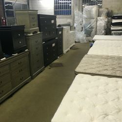 Queen Pillowtop Mattress Set