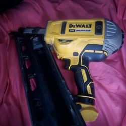 DeWalt DCN692 20V MAX XR Brushless 30° Cordless Paper-Tape Framing Nailer