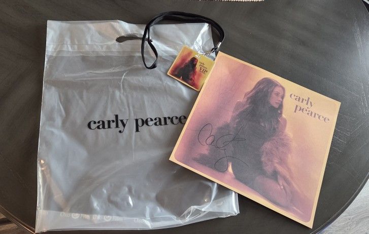 Carly Pearce Signed Photo & Badge
