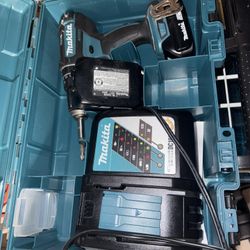 Makita drill set - charge - case - 2 batteries
