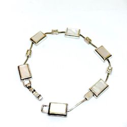 Silver bracelet with mother of pearl