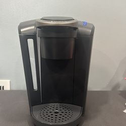 Keurig Coffee Maker. Small Crack On The Water Tank But Works Just Fine 