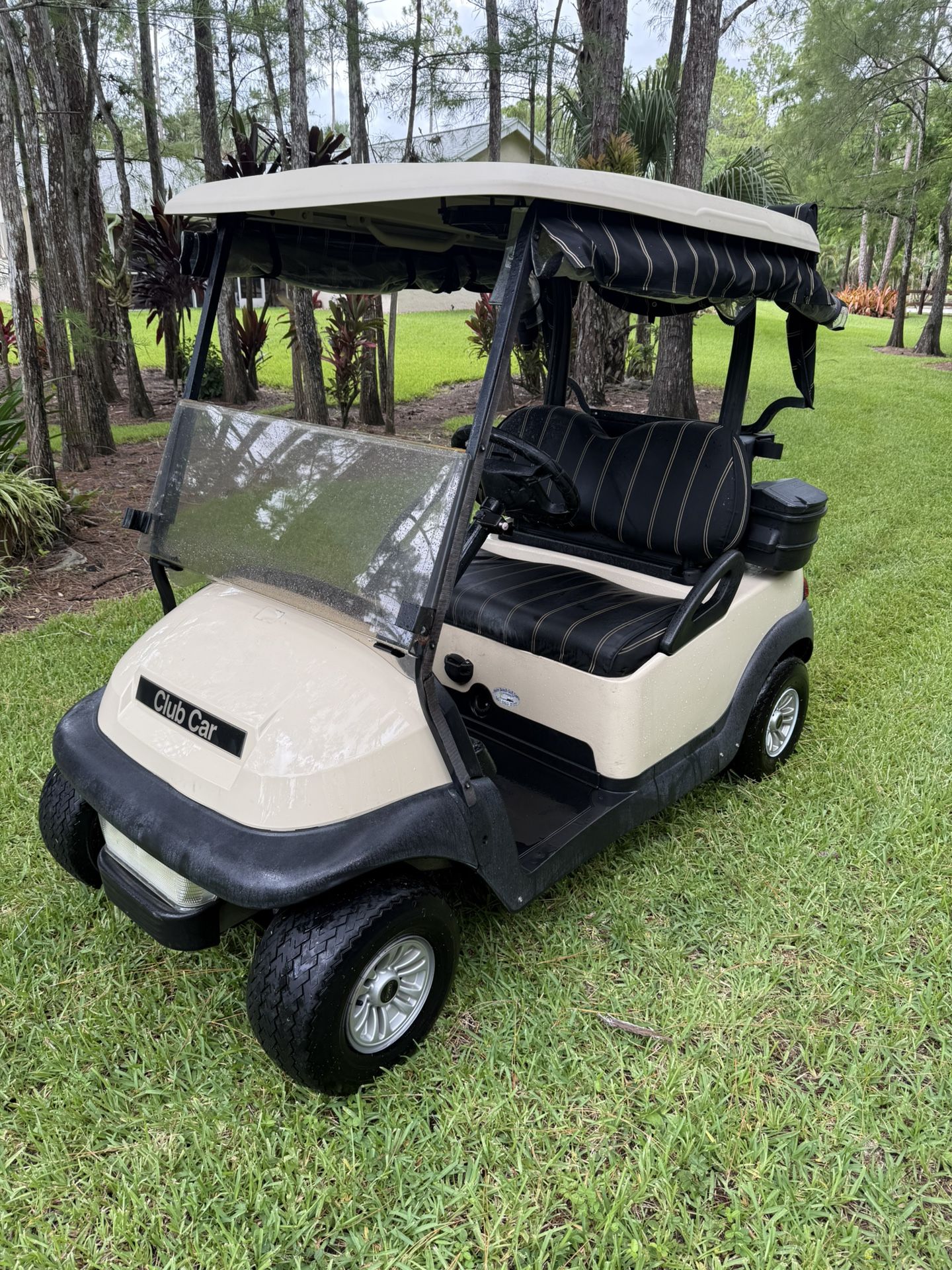 SUPER CLEAN 48 VOLT CLUB CAR PRECEDENT GOLF CART!! RUNS AND DRIVES GREAT!!