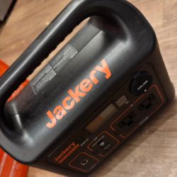 Jackery Solar Generator 