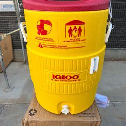 New igloo 10 Gallons water cooler asking $60