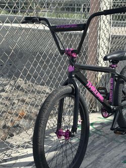 Throne 24” black berry
