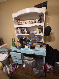 Desk With Hutch