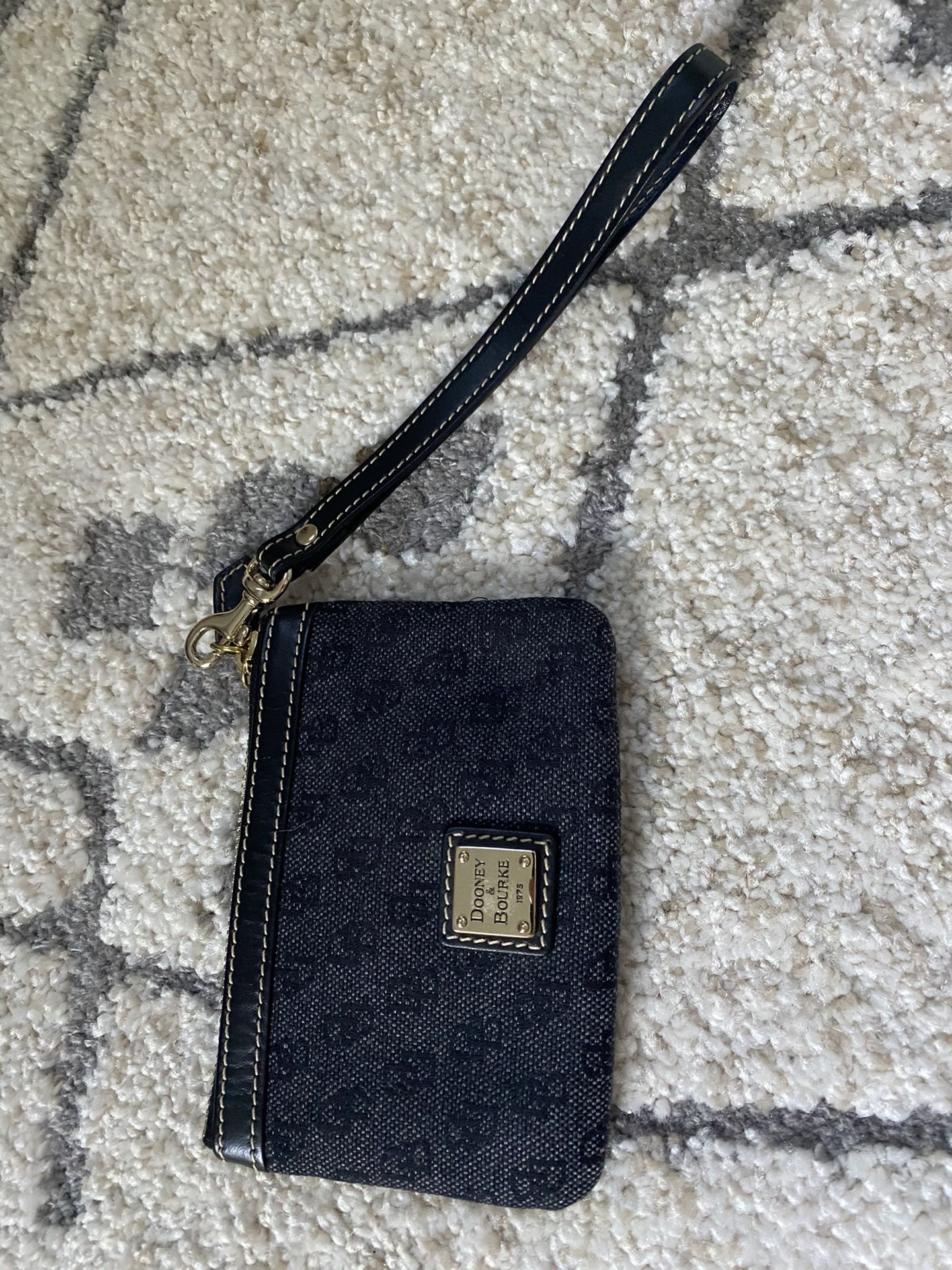 Dooney & Bourke wristlet