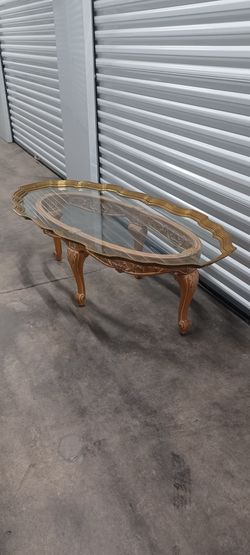 CLASSY OVAL COCKTAIL TABLE good Quality