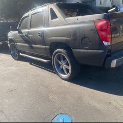 2005 Chevy Avalanche/Silverado Parts 
