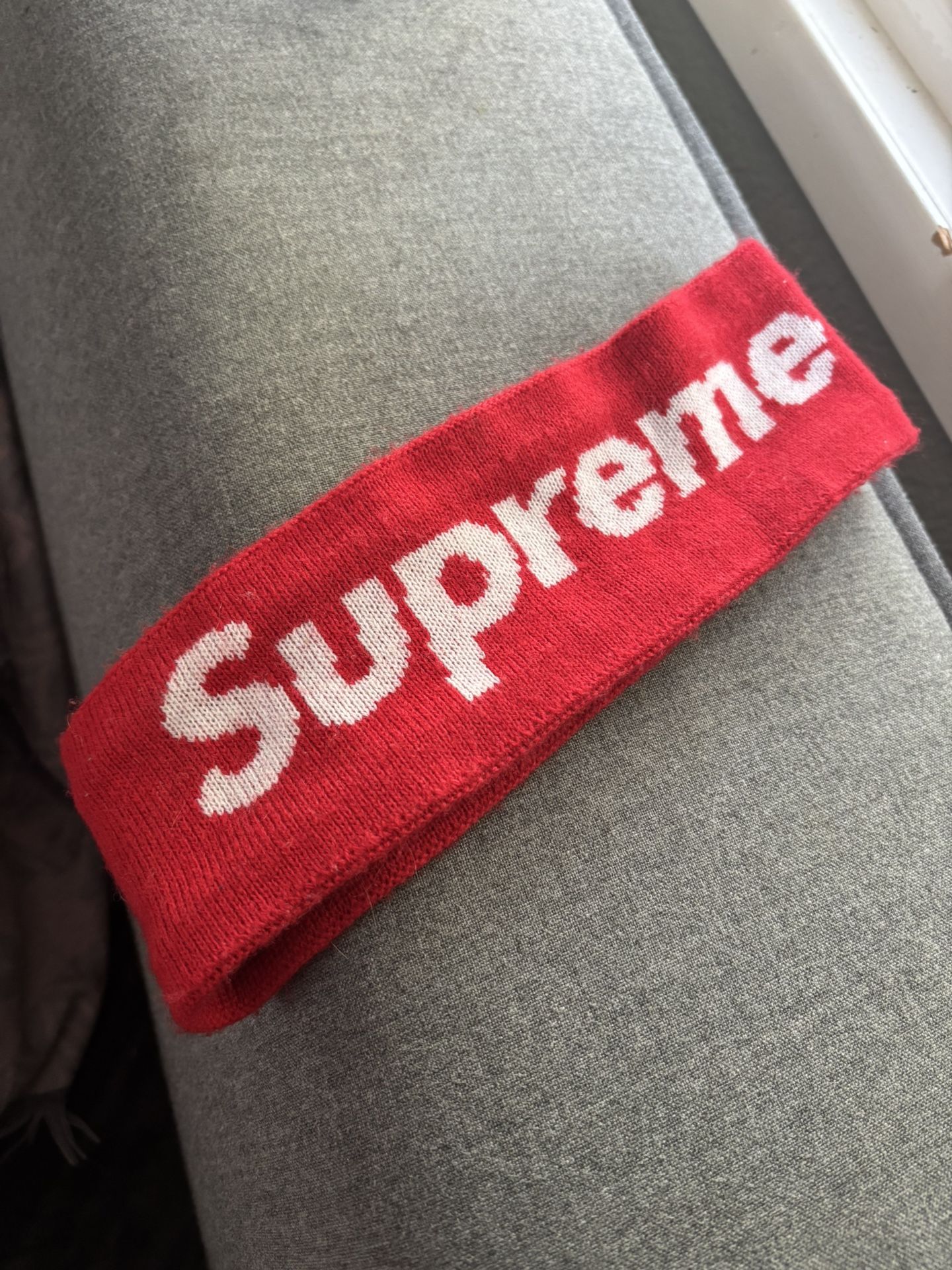 LOW PRICE MOVING- RARE SUPREME HEADBAND