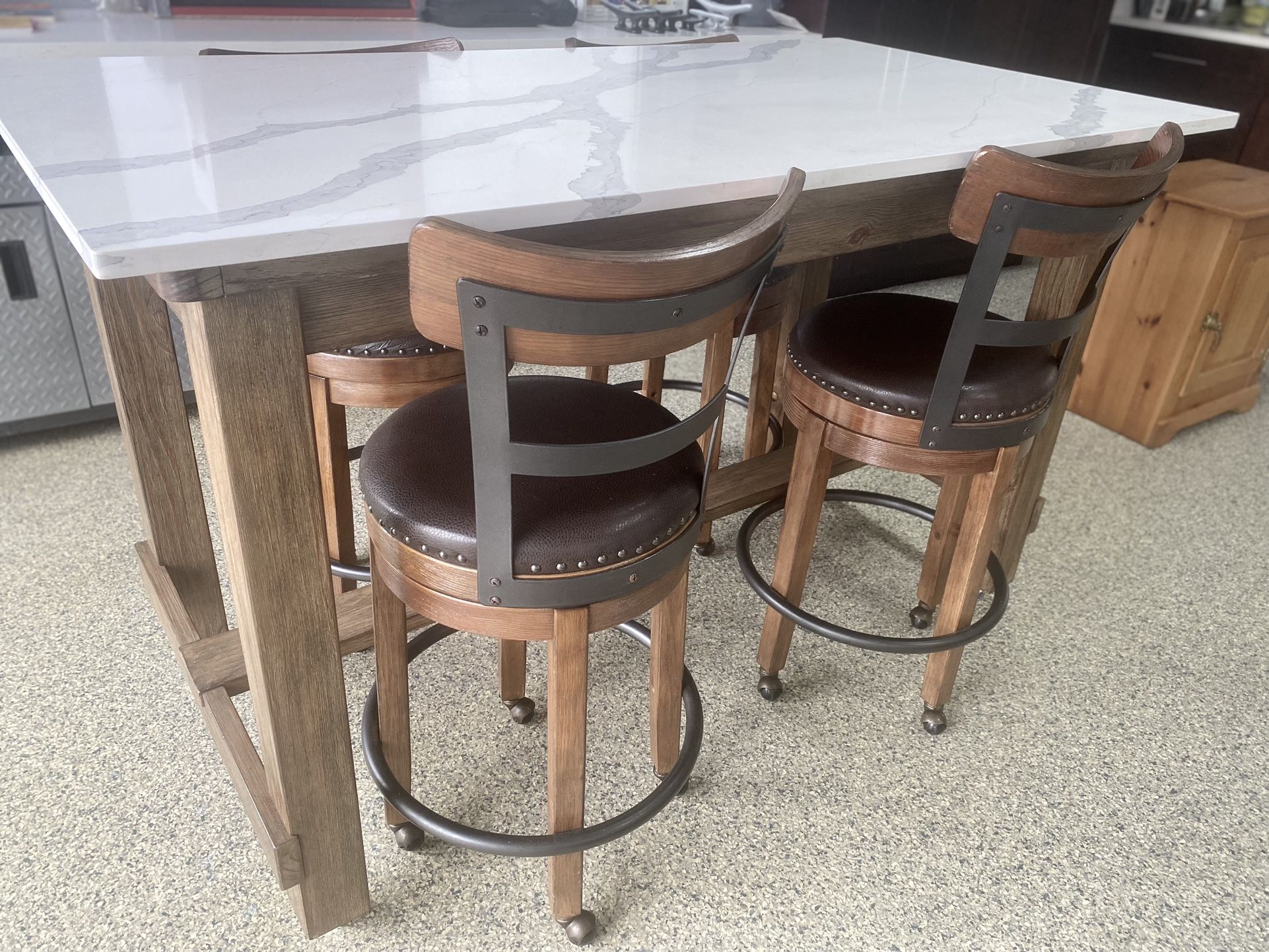 Available; Dining Table & Barstool Chairs, Like New Stunning. Great For Breakfast Area Or Covered Patios 