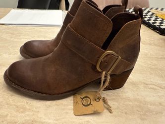 Born Women's Royce Brown Leather Ankle Bootie Shoe