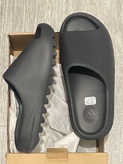 YEEZY SLIDE ONYX MEN 12 / WOMEN 13 “NEW”