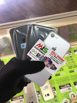 IPHONE 7 32GB UNLOCKED