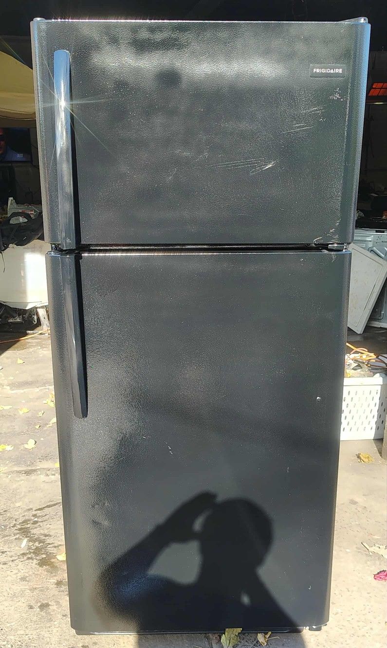 Very Clean! Black Frigidaire Freezer-On-Top Refrigerator!
