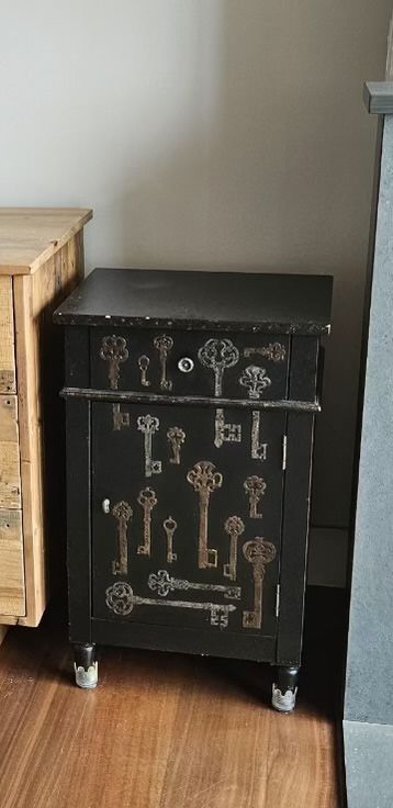 Night Stand/Small Cabinet w/drawer and Shelves Inside Door