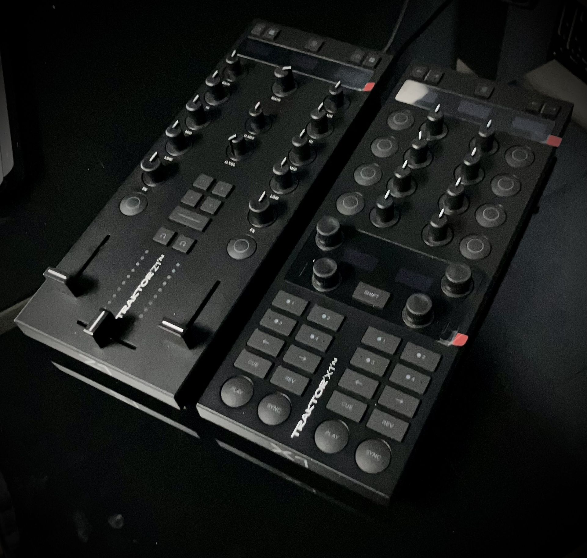 Native Instruments Traktor X1 MK3 And Z1 MK2 Controllers