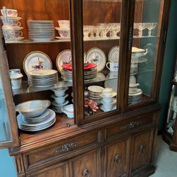 China Cabinet Filled With China Crystal 