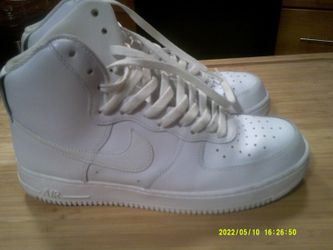 Classic hi-top Air Force 1s.