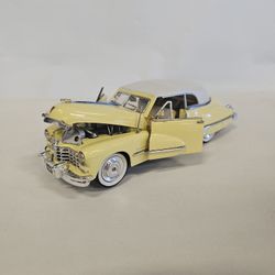 Jada Toys 1947 Cadillac Series 62 Yellow Convertible 1/24 Scale Die-cast I-7382