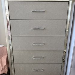 Ashley Lonnix - Silver Finish - Five Drawer Chest